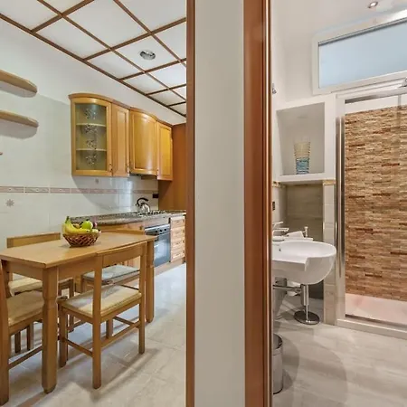 Domus Patrizia Romana 6 Persone Apartment Rome