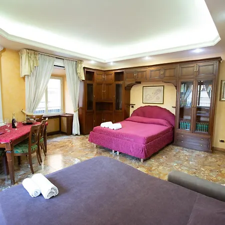 Domus Patrizia Romana 6 Persone Roma